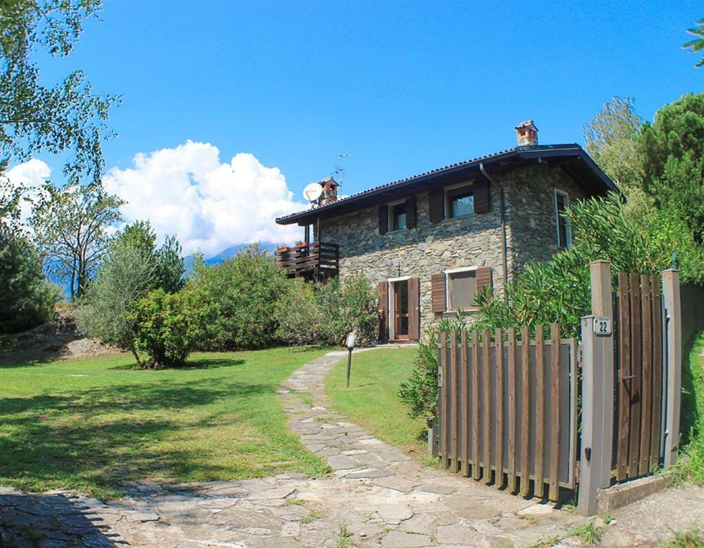 Villa Erica Con Piscina Privata Sul Lago Di Como Colico Exterior photo