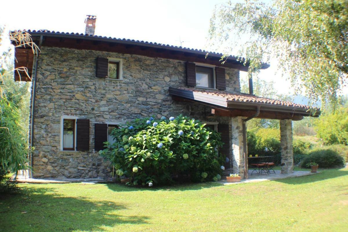 Villa Erica Con Piscina Privata Sul Lago Di Como Colico Exterior photo